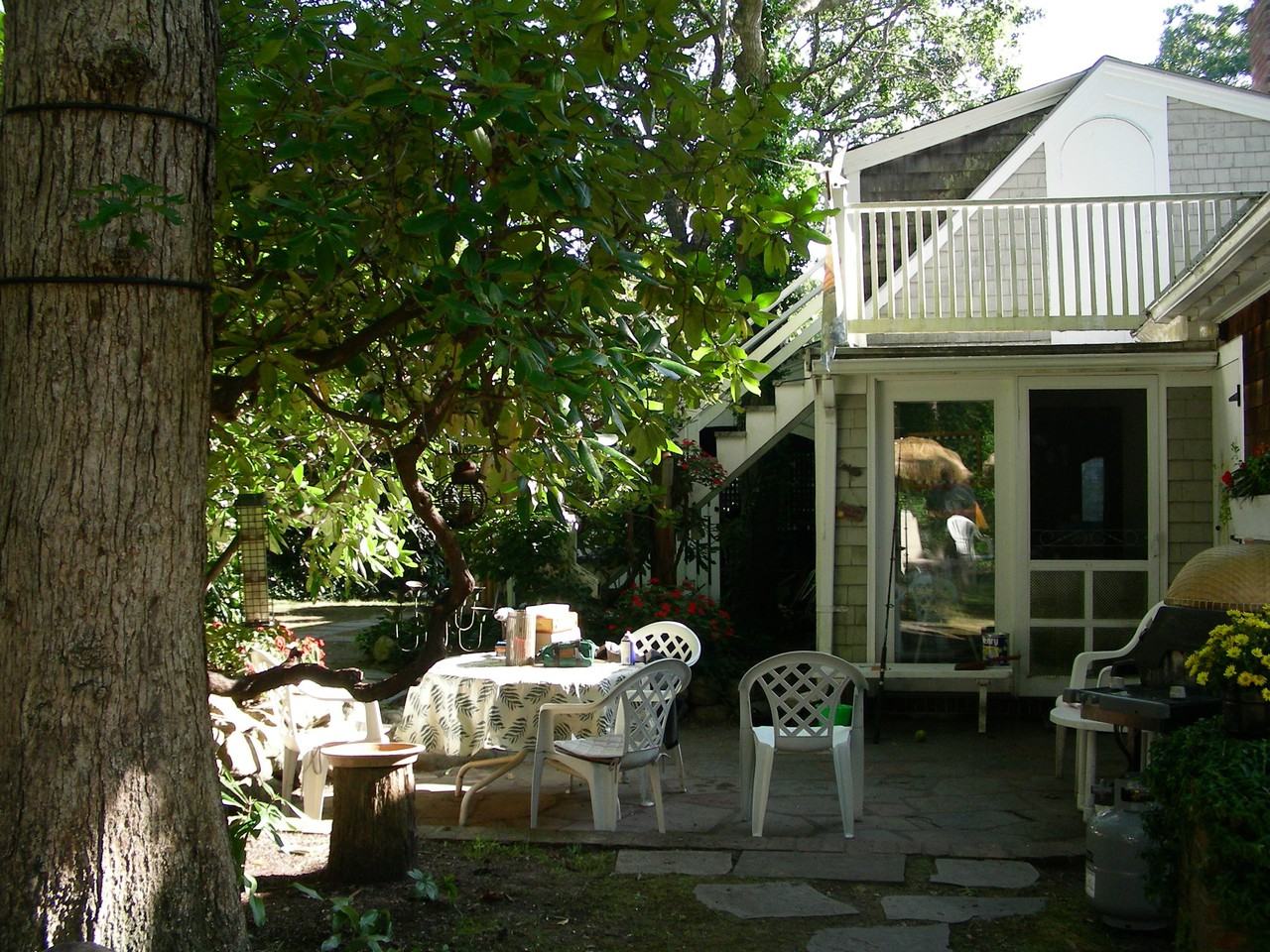 69 Harborview St - Photo 3 of 16