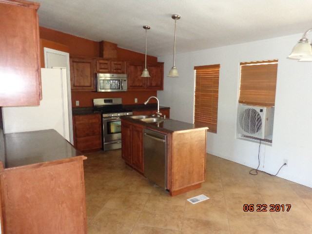 6215 Prospect Ave - Photo 3 of 4