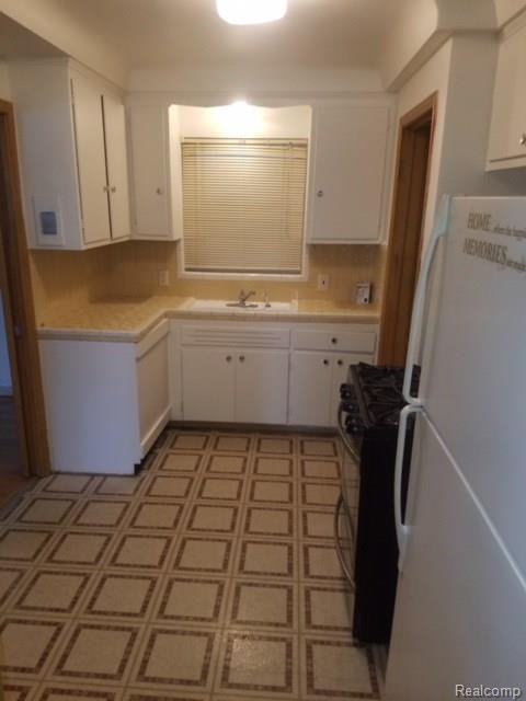 11395 Centralia - Photo 3 of 6