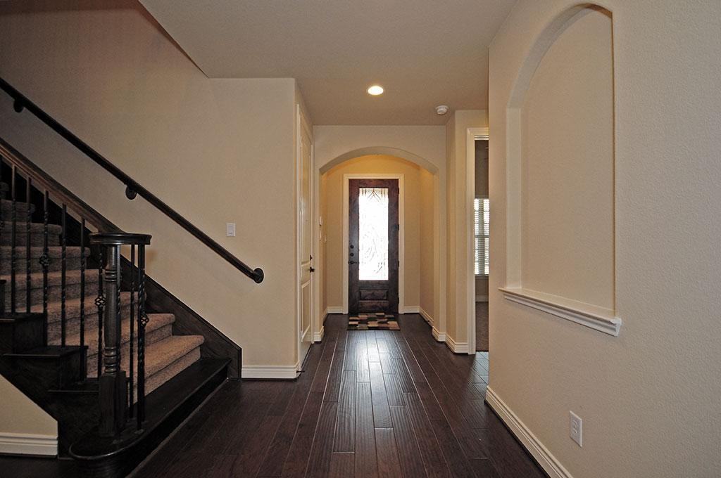 9026 Centennial Dr - Photo 3 of 32