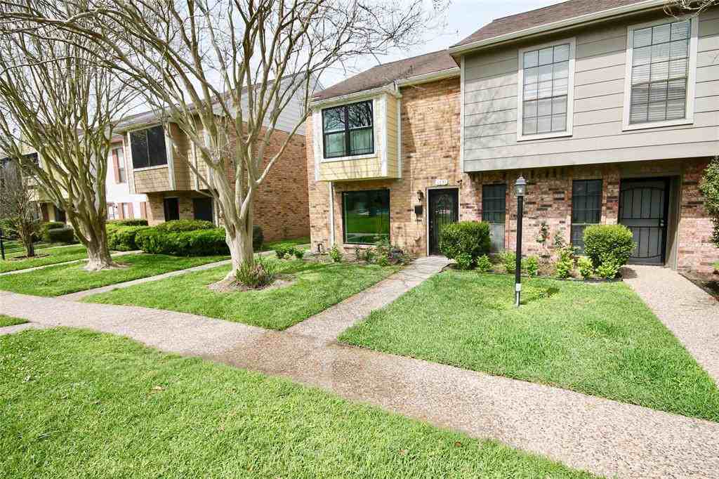 6533 Wanda Ln - Photo 3 of 34