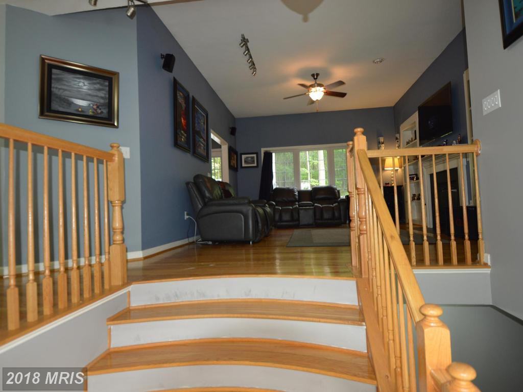 212 Laurel Dr - Photo 2 of 19