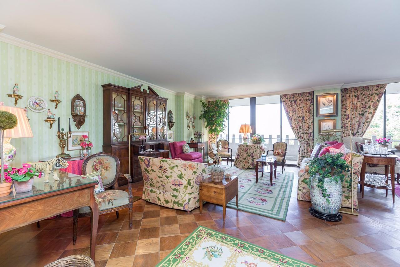 700 New Hampshire Ave NW