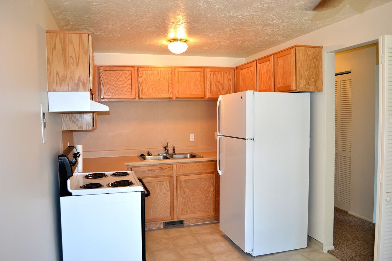 4850 S 350 E - Photo 2 of 8