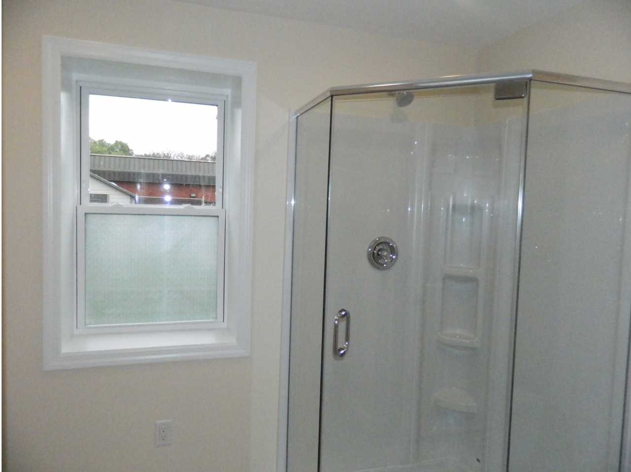 141 Lord Ave - Photo 3 of 22