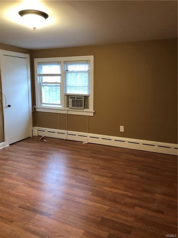 10 Suffern Ln - Photo 3 of 10