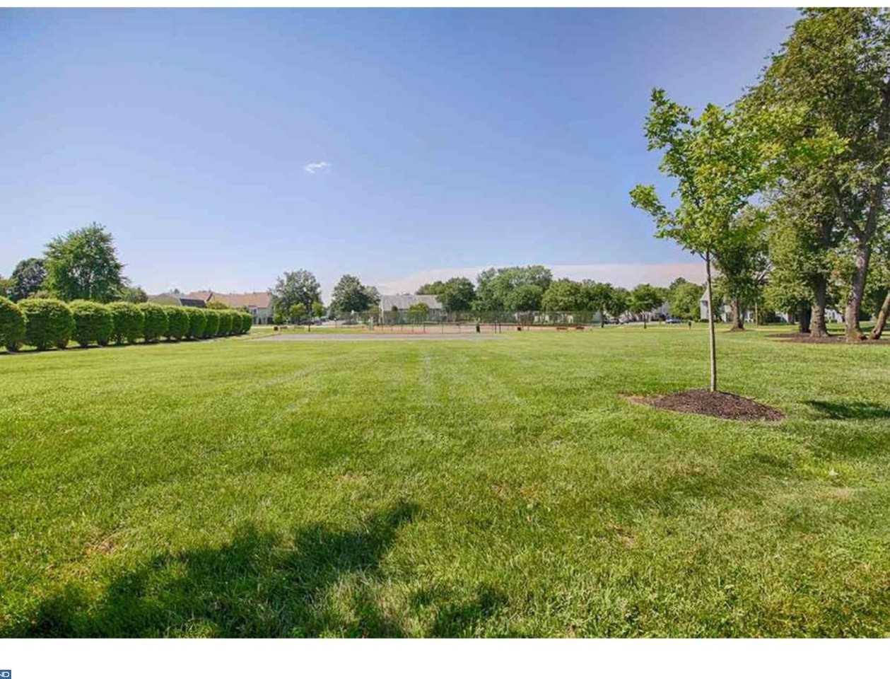 344 Surrey Ct - Photo 3 of 12
