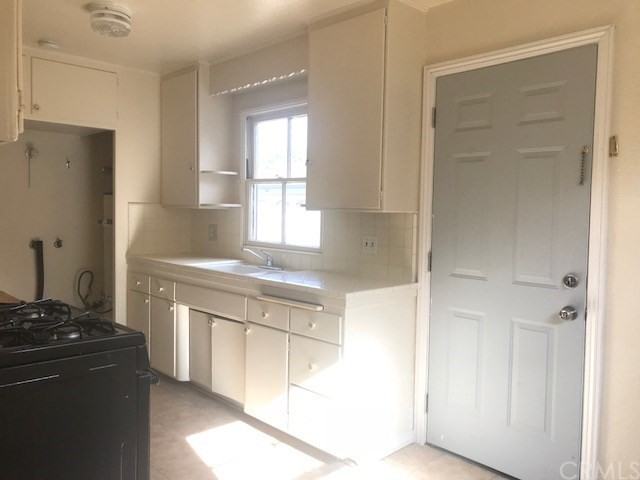 2652 Doolittle Ave - Photo 3 of 10