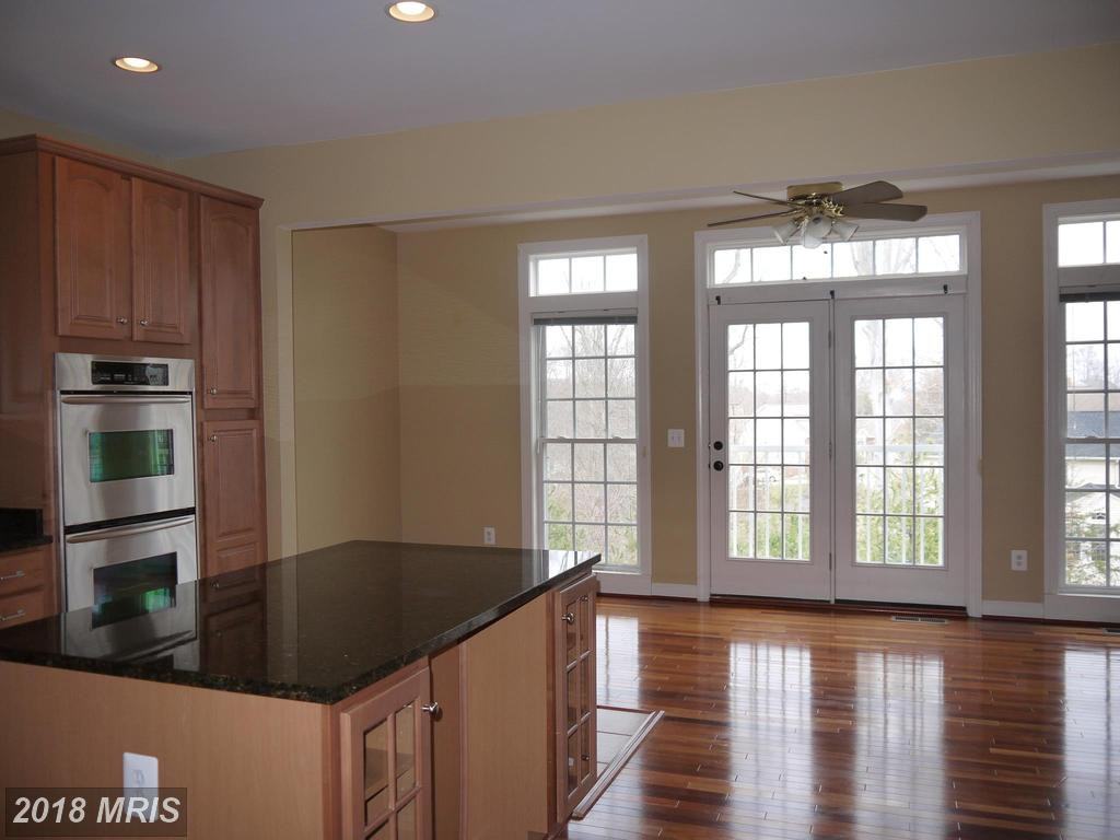 1043 Hotchkiss Pl - Photo 2 of 16