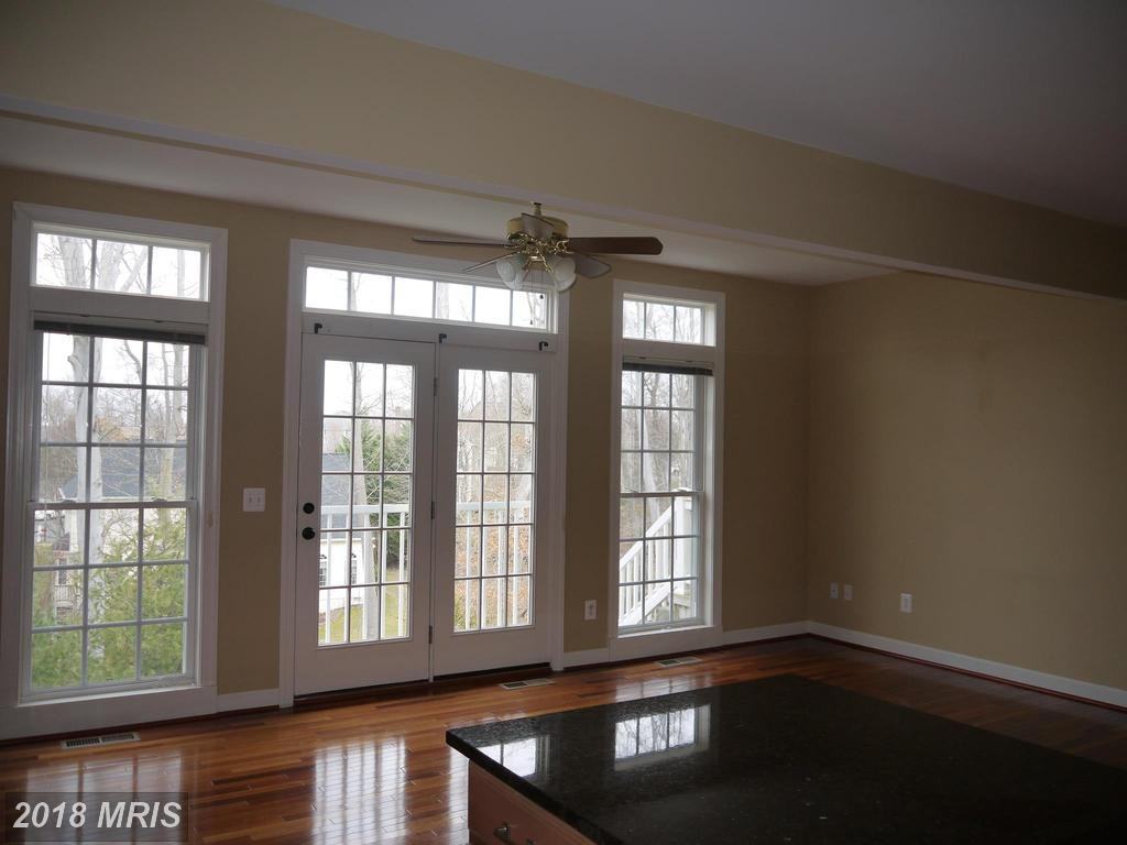1043 Hotchkiss Pl - Photo 3 of 16