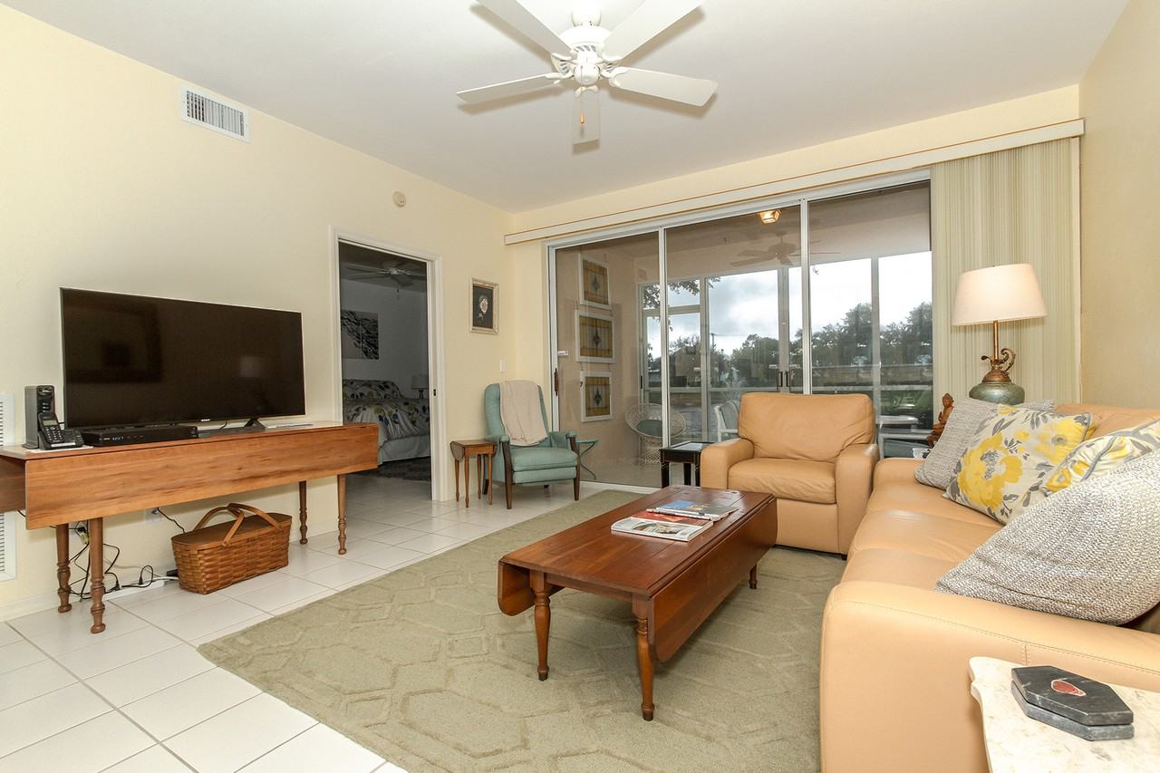 651 Wiggins Lake Dr - Photo 3 of 17