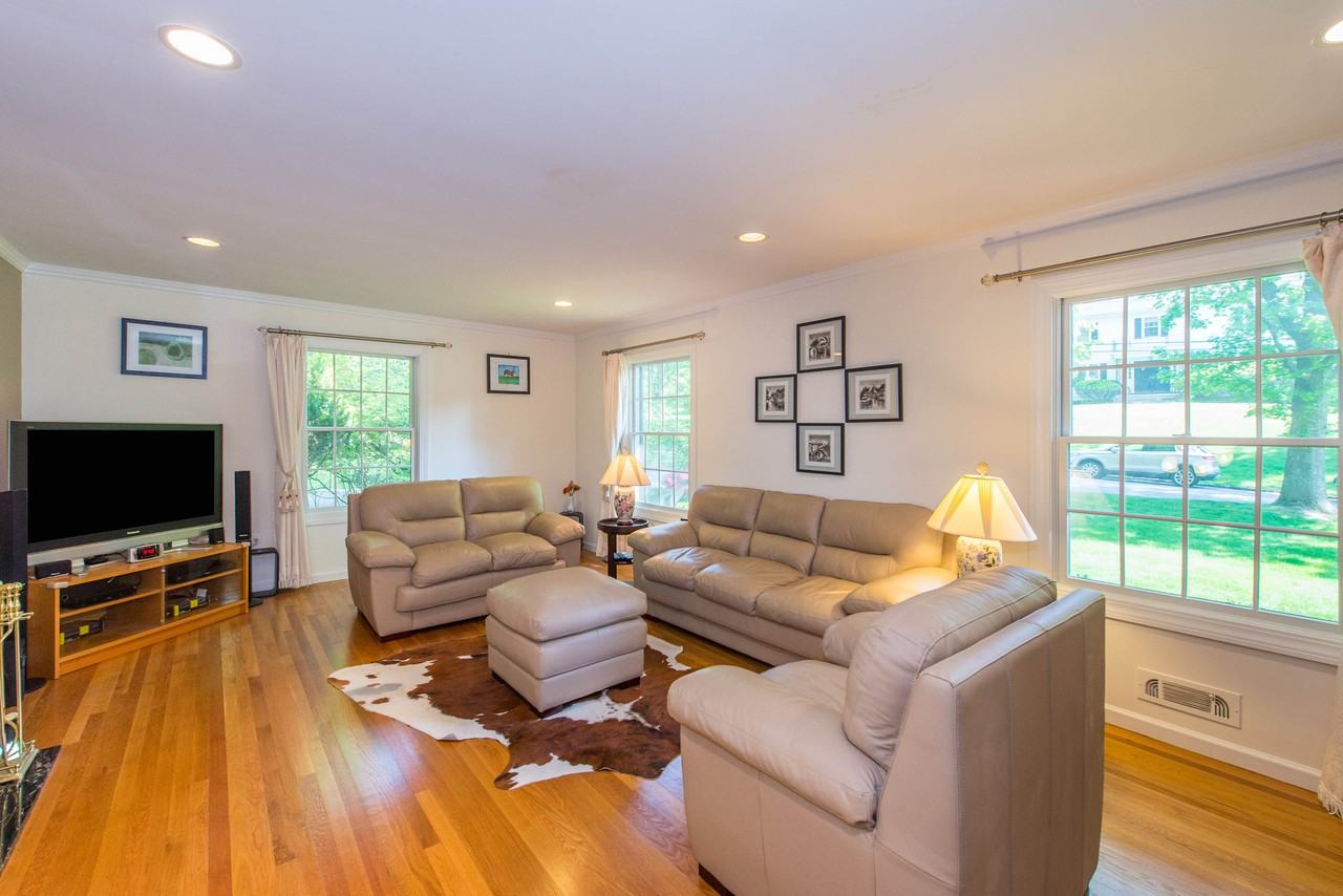 115 Slope Dr - Photo 2 of 18