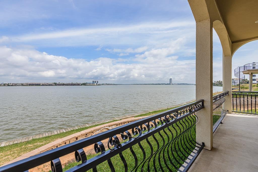 2466 Beacon Circle - Photo 2 of 30