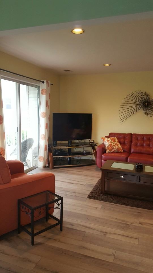 32 Donna Dr - Photo 2 of 13