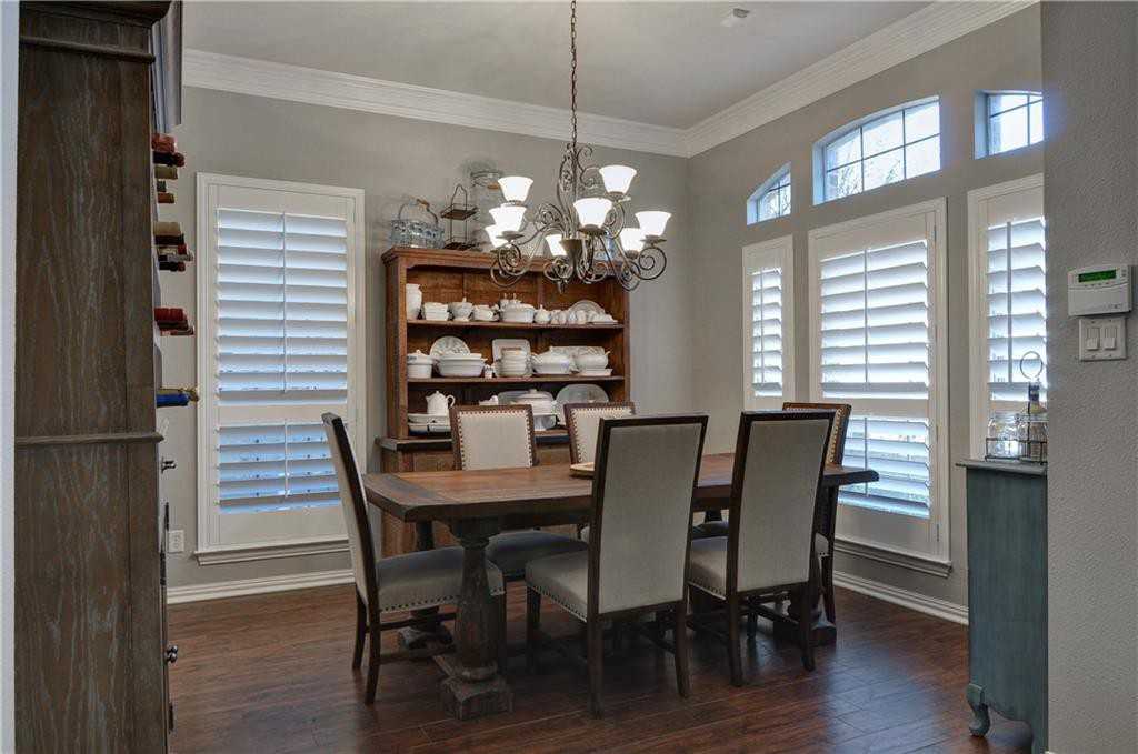 5619 Travis Dr - Photo 3 of 26