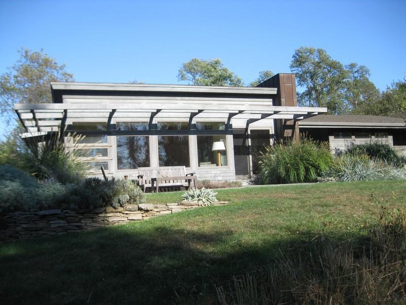 54 Manhanset Rd - Photo 2 of 20