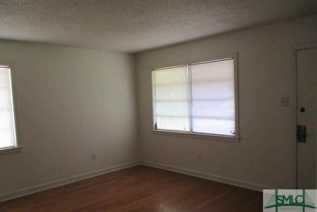 8507 Lyn Ave - Photo 3 of 26