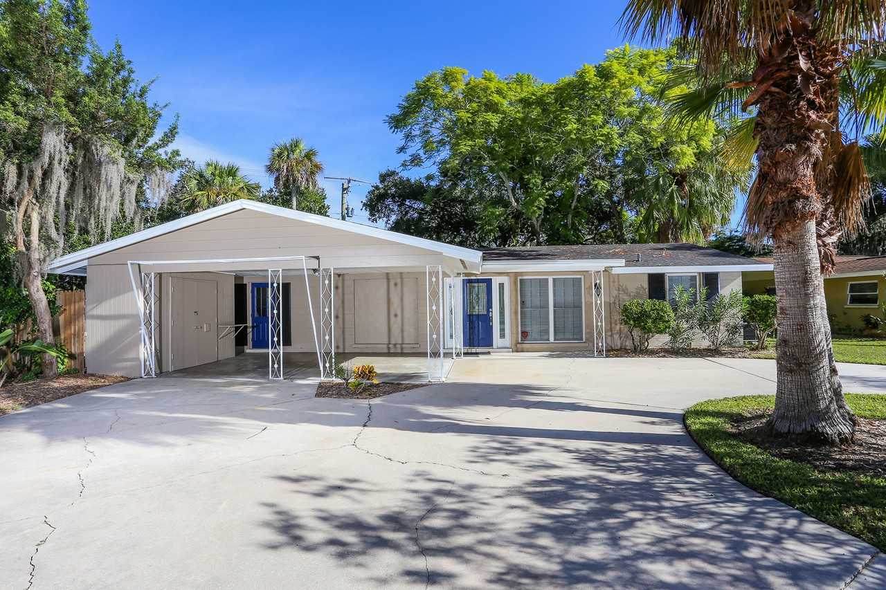 6604 Glades Way - Photo 2 of 23