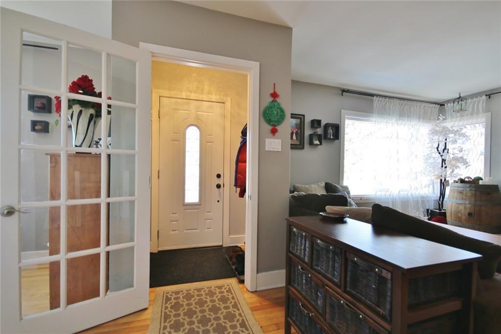 1222 Vancouver Ave - Photo 2 of 25