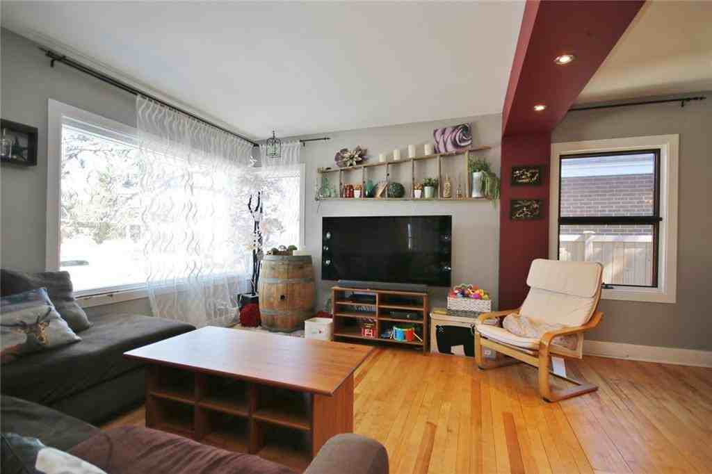 1222 Vancouver Ave - Photo 3 of 25