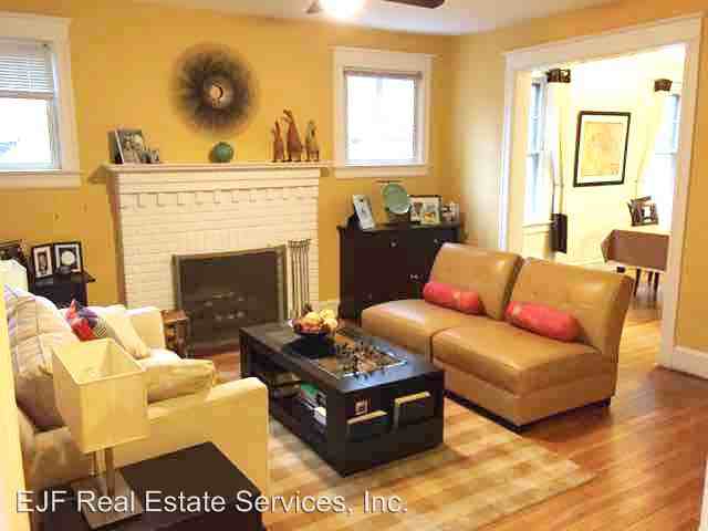 3209 Porter St NW - Photo 3 of 30