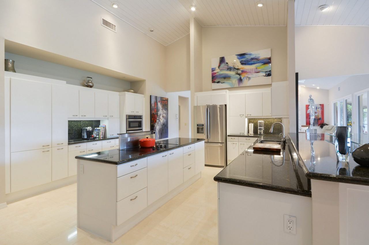 7524 Mandarin Dr - Photo 3 of 36