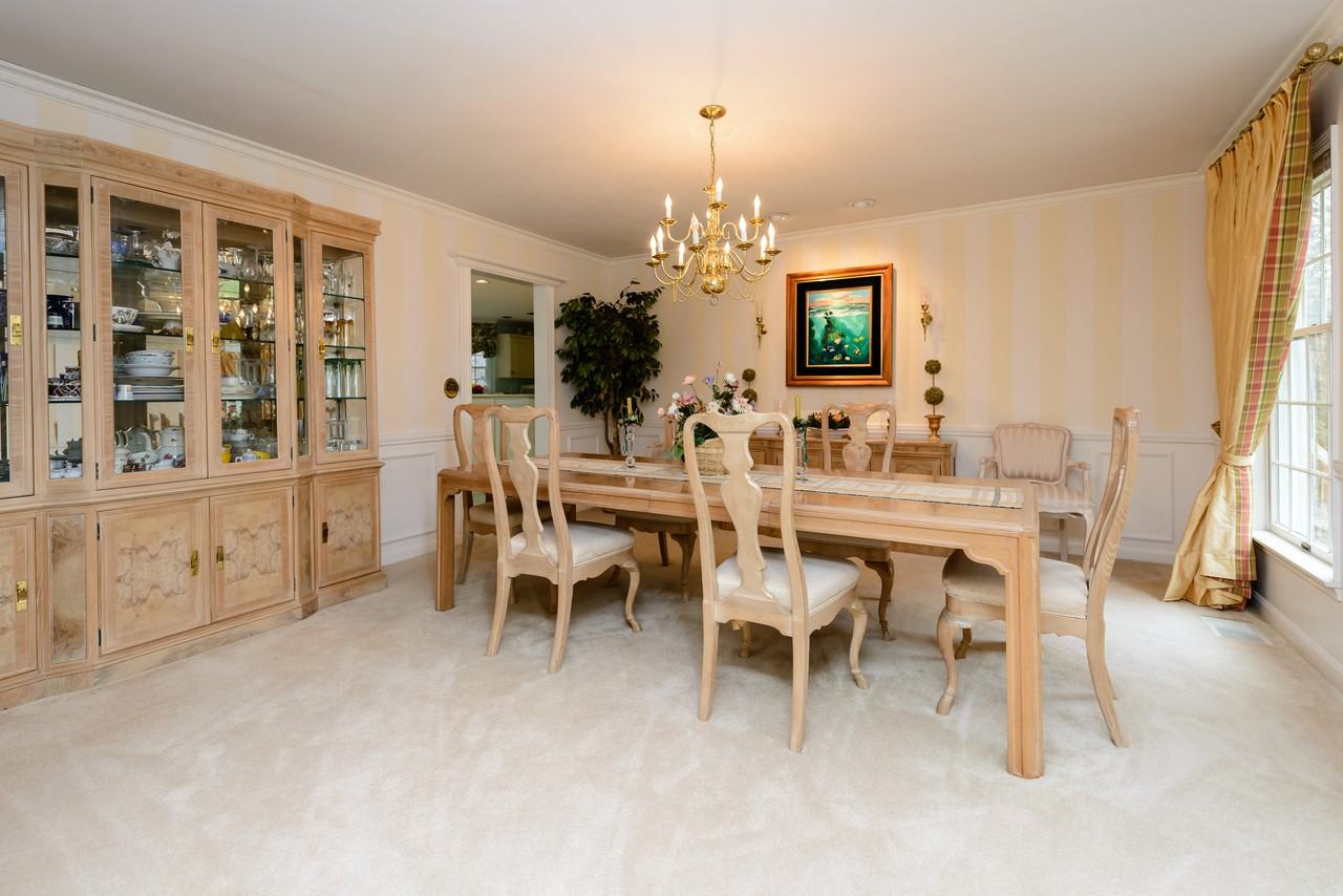 77 Saw Mill Rd - Photo 3 of 20