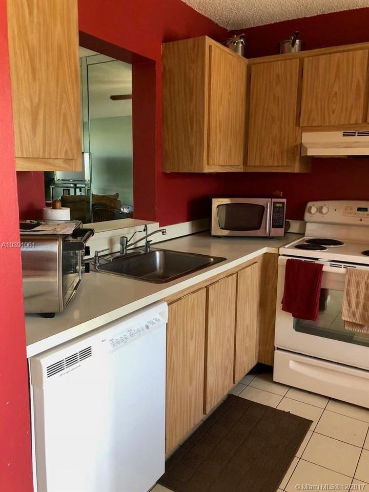 7840 NW 50th St - Photo 2 of 17