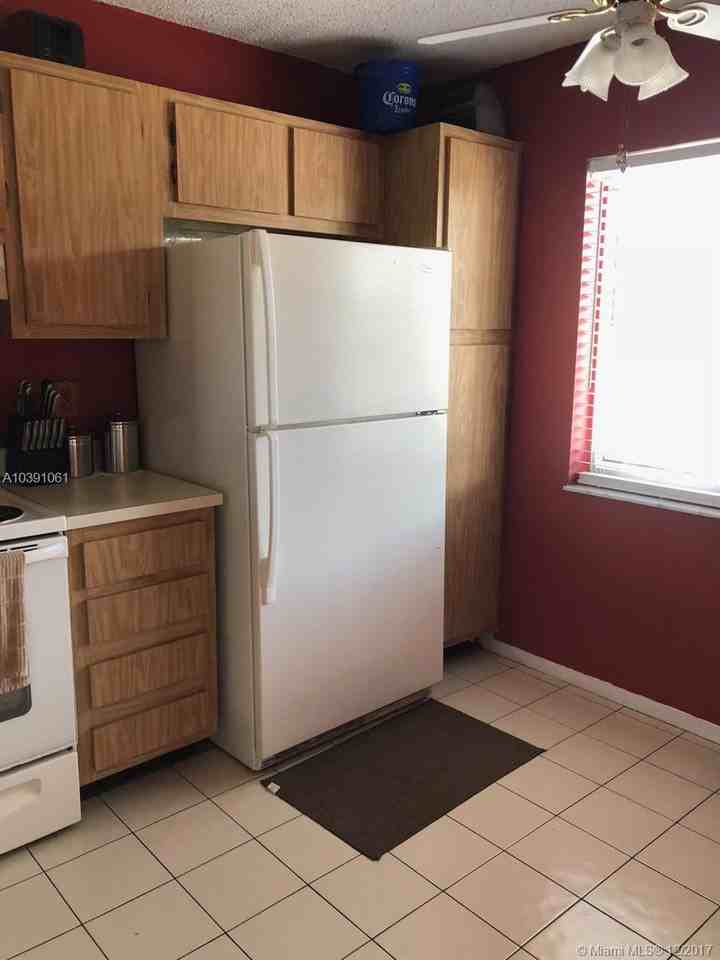 7840 NW 50th St - Photo 3 of 17