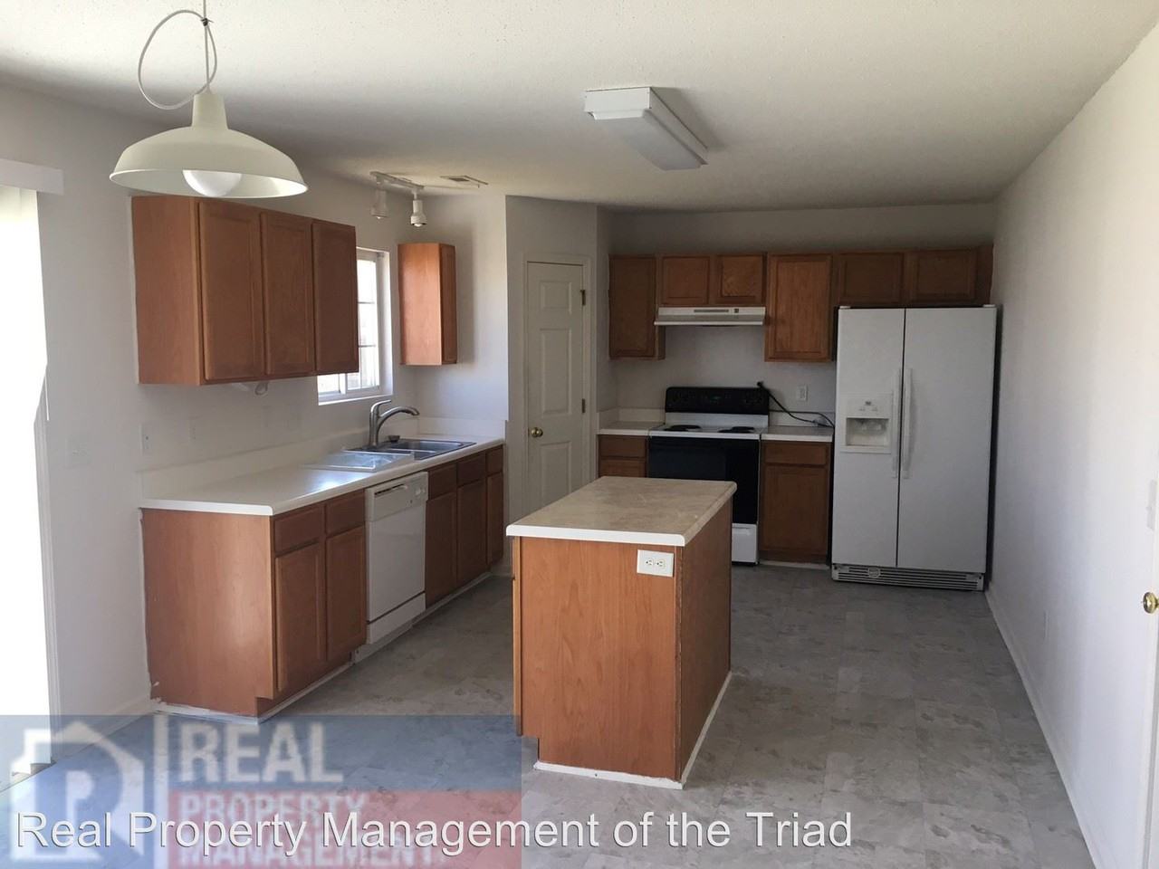 1135 Edinburgh Dr - Photo 2 of 11