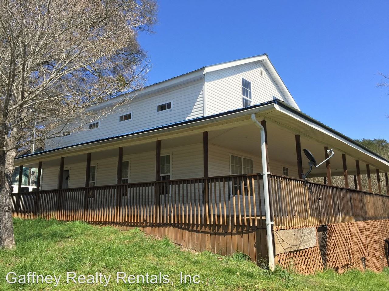 206 Roberts St - Photo 2 of 9