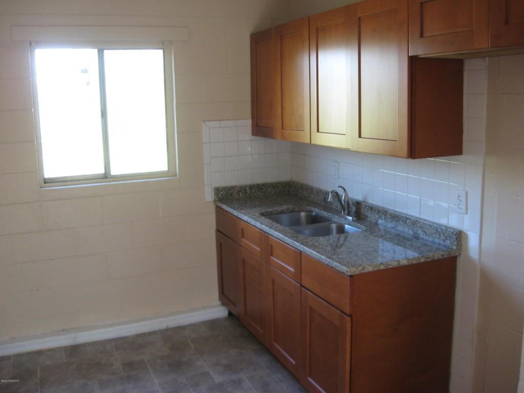 1404 S Deleon Ave - Photo 2 of 8