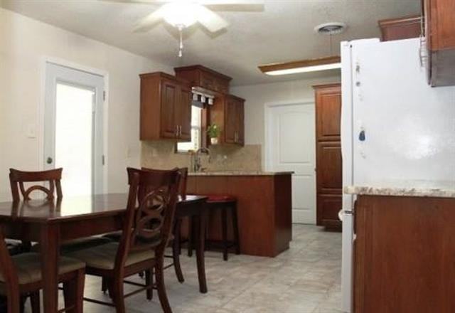 2506 Oak Ln - Photo 3 of 11