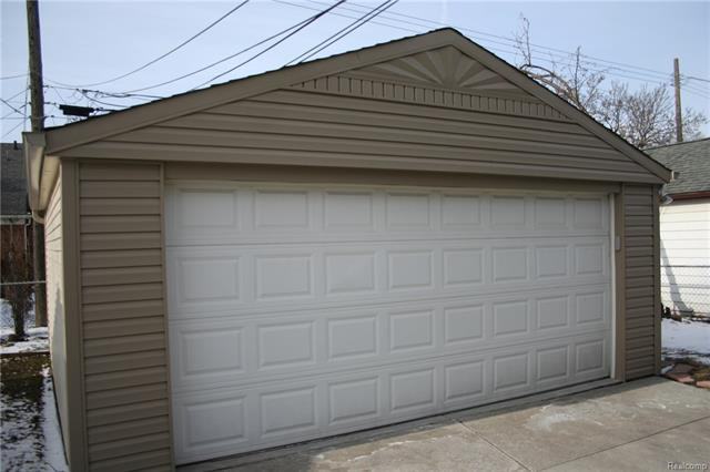 5811 Ternes St - Photo 3 of 31