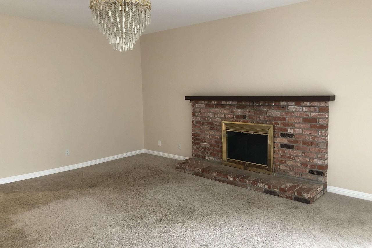 1830 Del Rio Dr - Photo 3 of 12