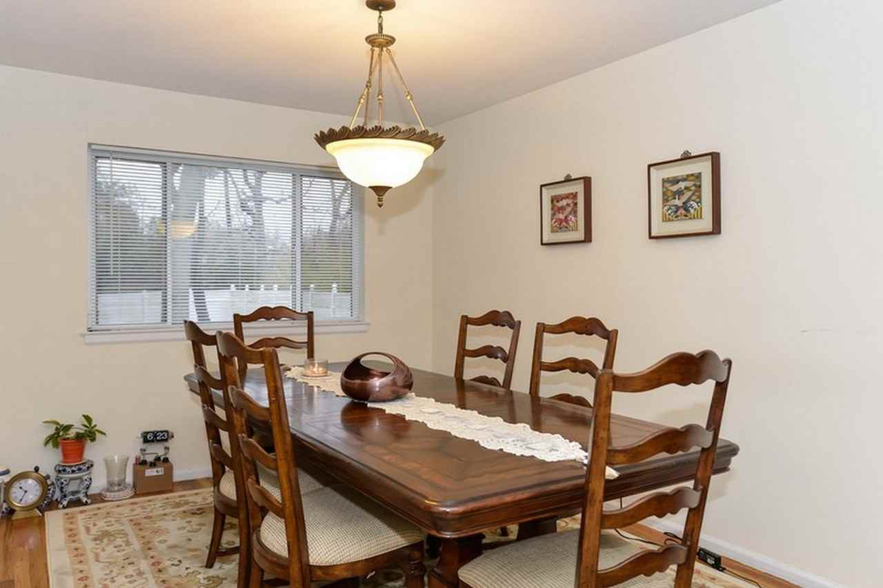 1154 Glen Cove Ave - Photo 3 of 12