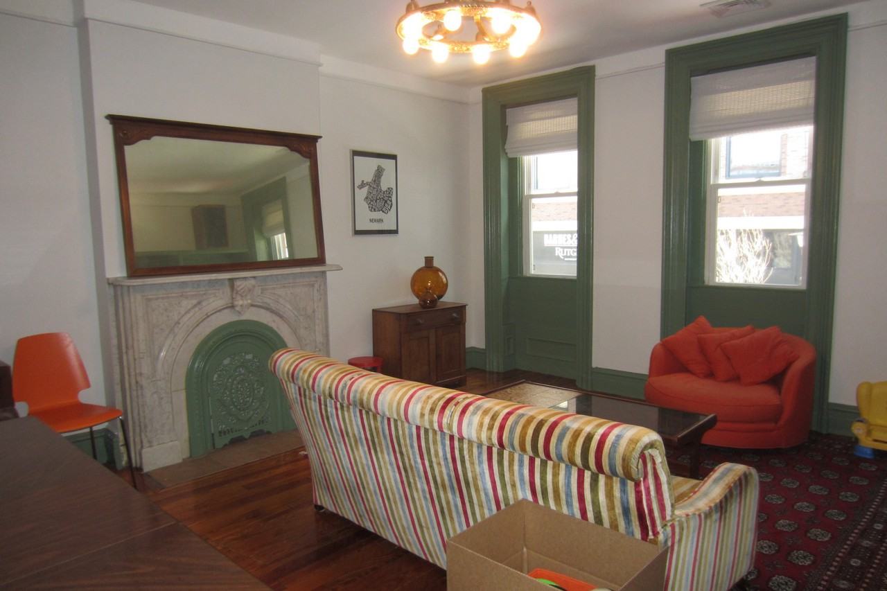 43 Halsey St - Photo 2 of 22