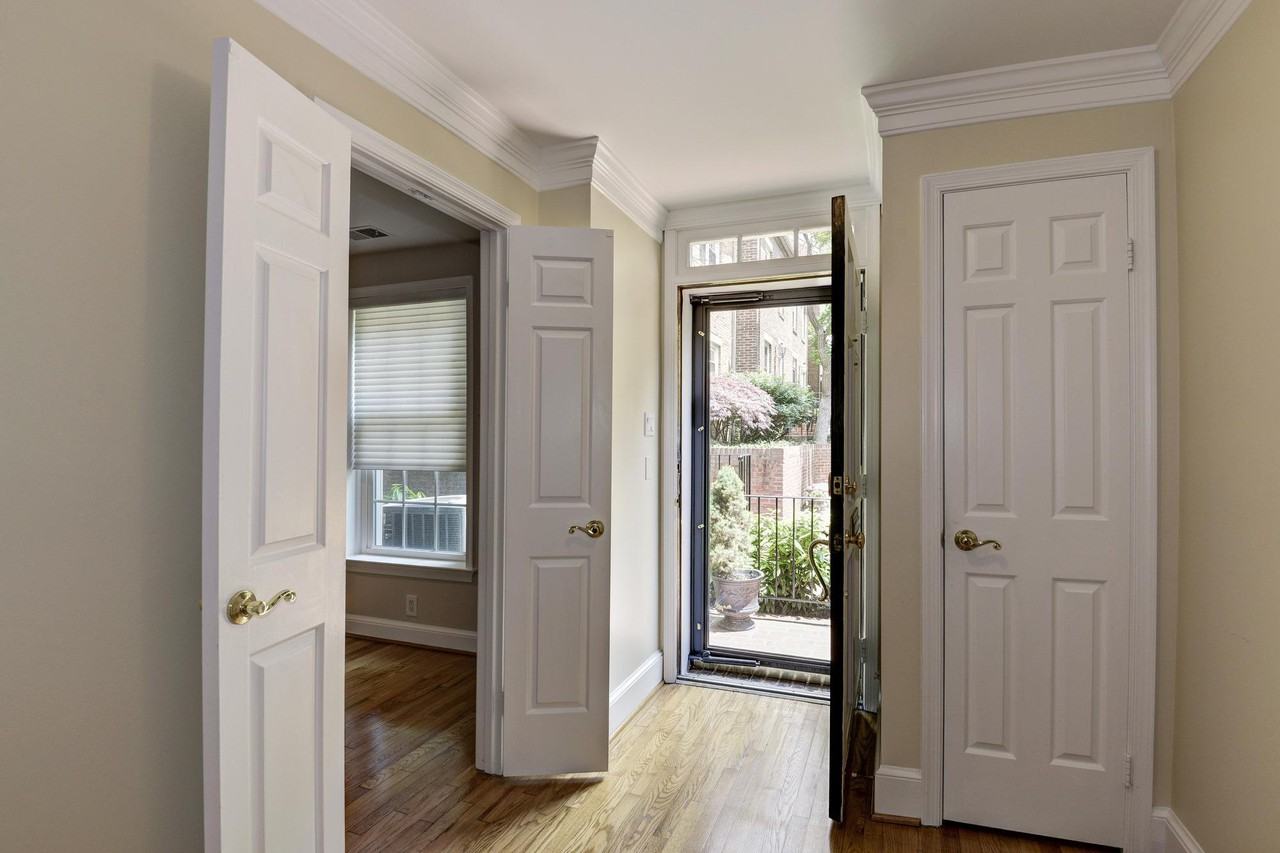 1168 N Pitt St - Photo 2 of 20