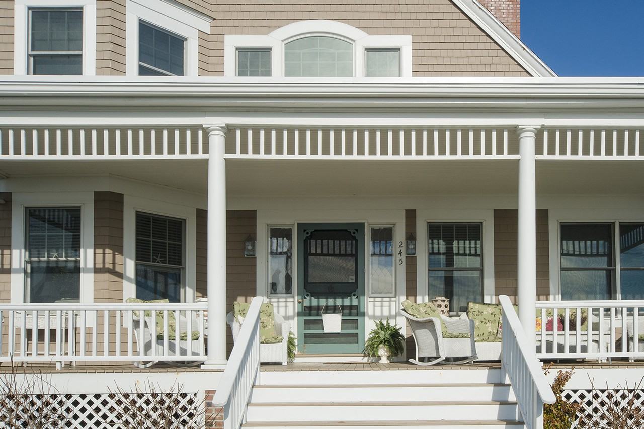 245 Beach Ave - Photo 2 of 25