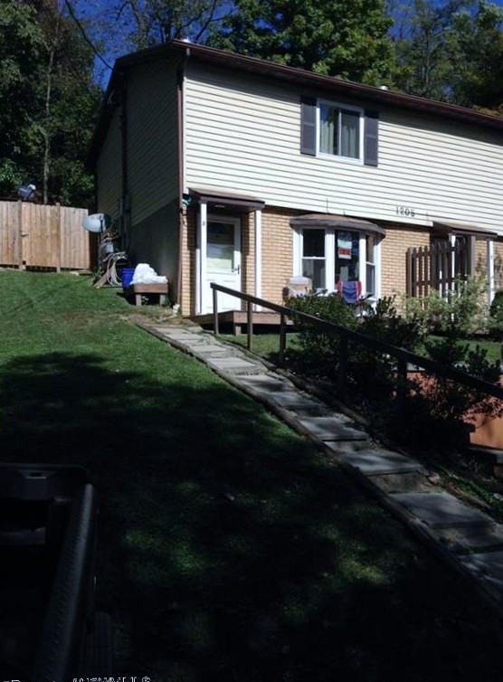 1205 Bartlow St - Photo 2 of 13