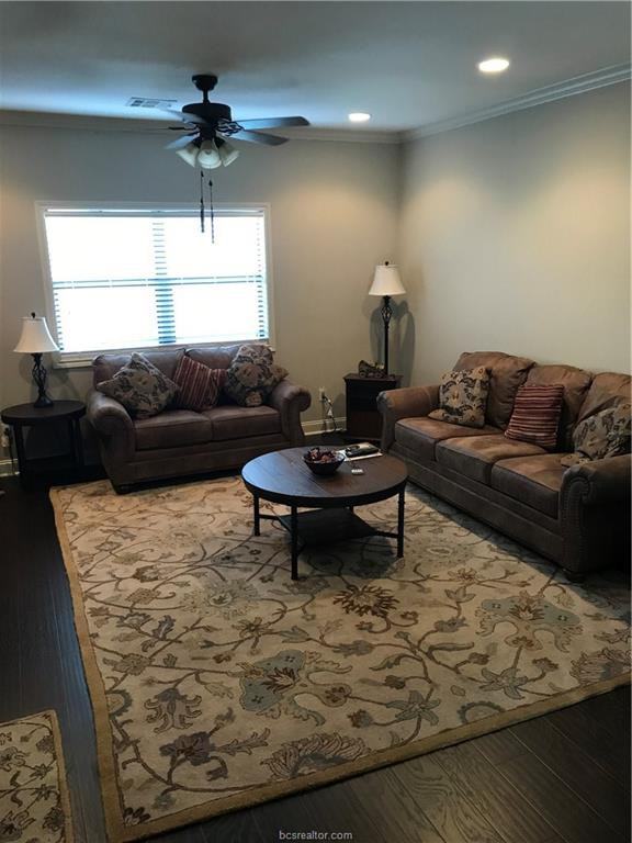 1439 Buena Vista Dr - Photo 3 of 18