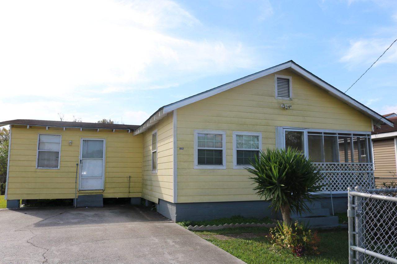 3204 Magellan St - Photo 2 of 12