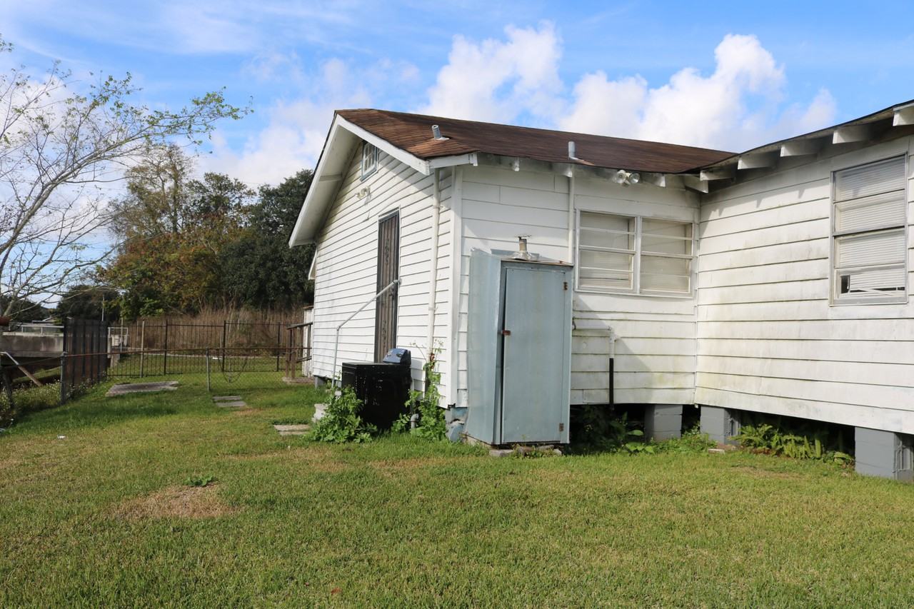 3204 Magellan St - Photo 3 of 12