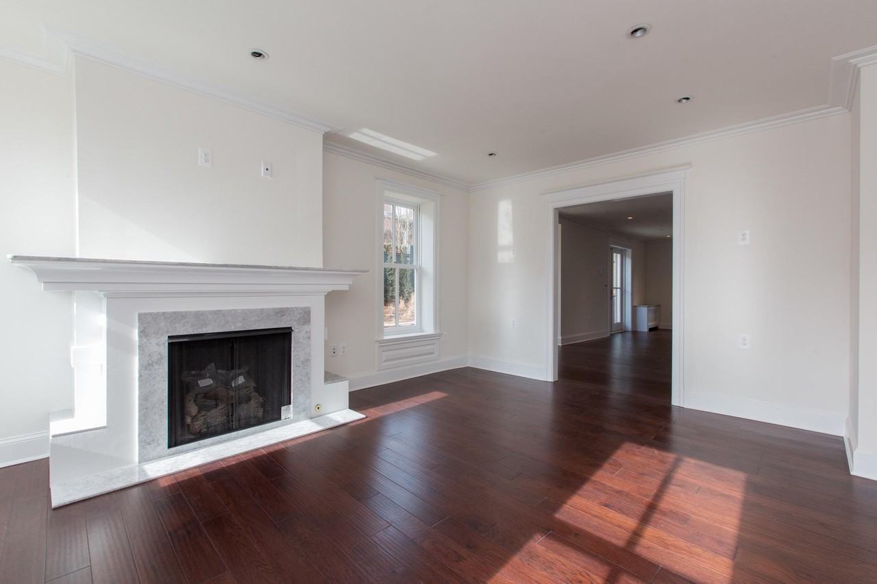 2715 N St NW - Photo 2 of 30