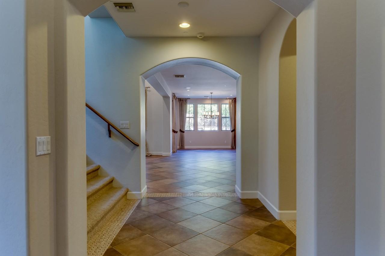 9818 E Edgestone Dr - Photo 3 of 26