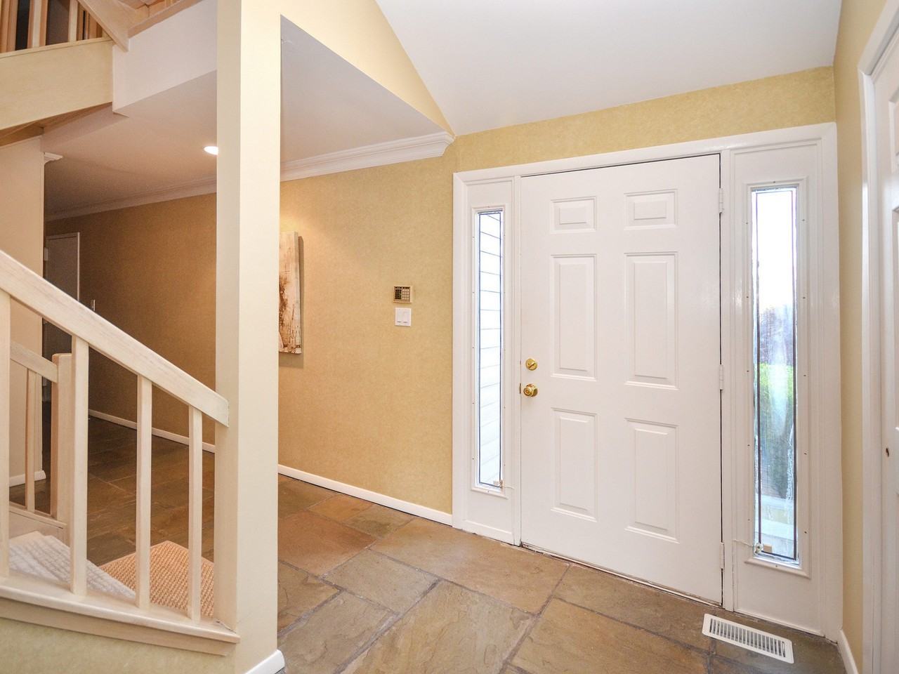 82 The Glen - Photo 2 of 18