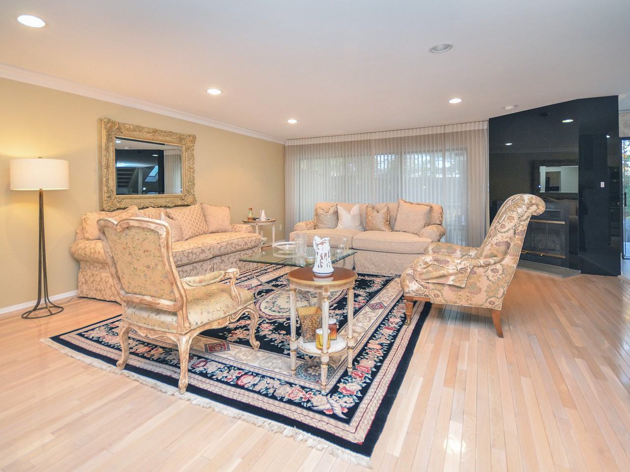 82 The Glen - Photo 3 of 18