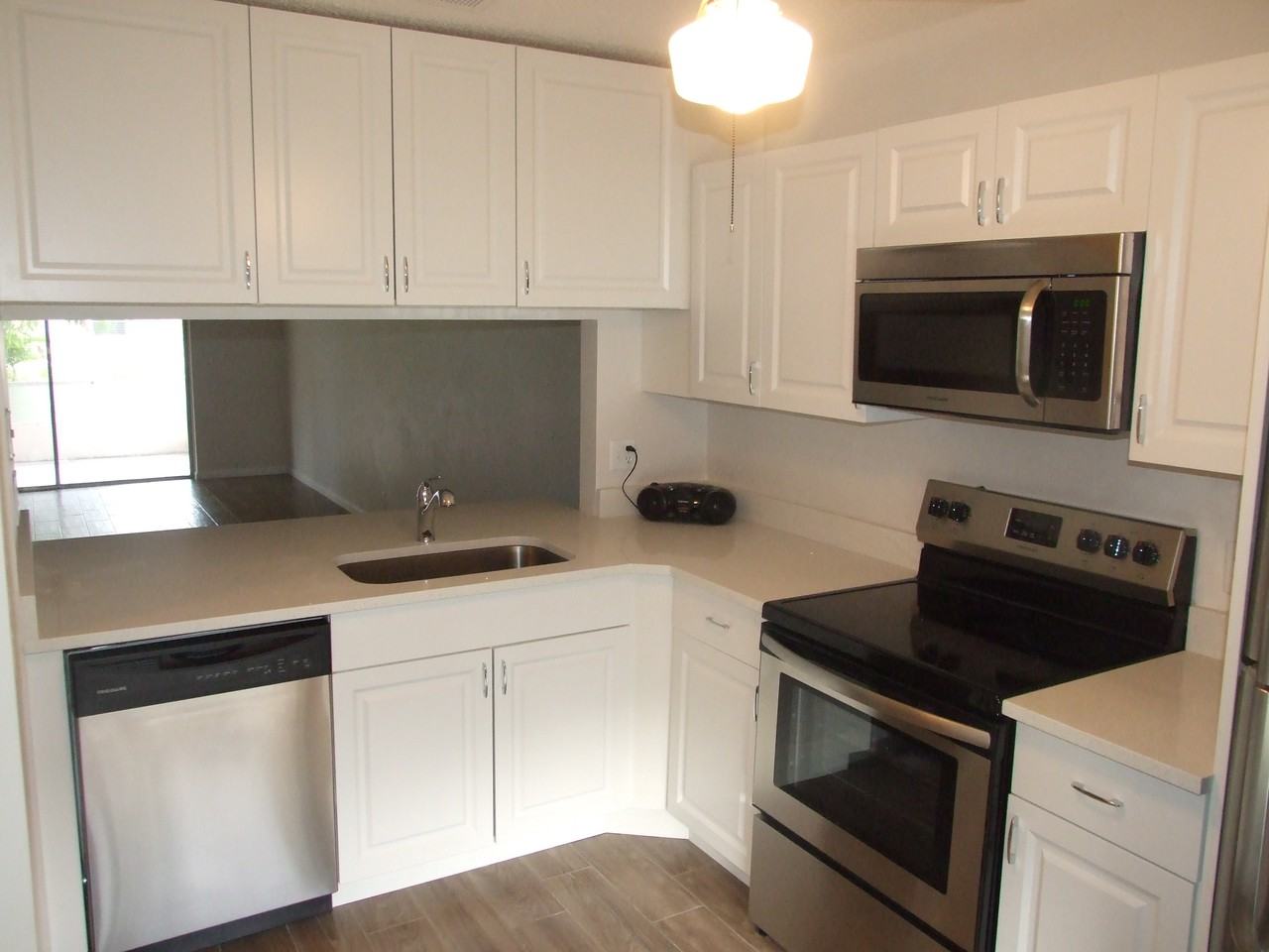 134 Deerfield Ct - Photo 3 of 12