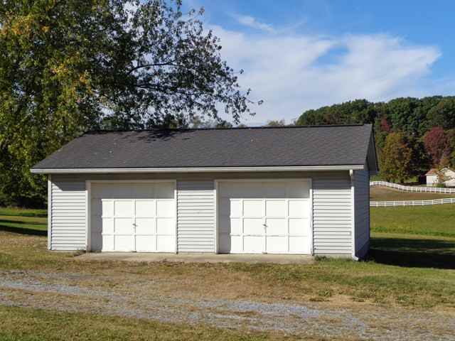 1697 Flat Top Rd - Photo 3 of 35