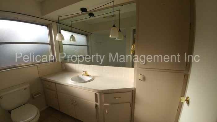 313 Gladstone Blvd - Photo 2 of 12